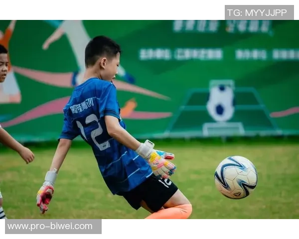 美少年足球盛宴青春与梦想交织的绿茵场上拼搏与友谊的完美结合